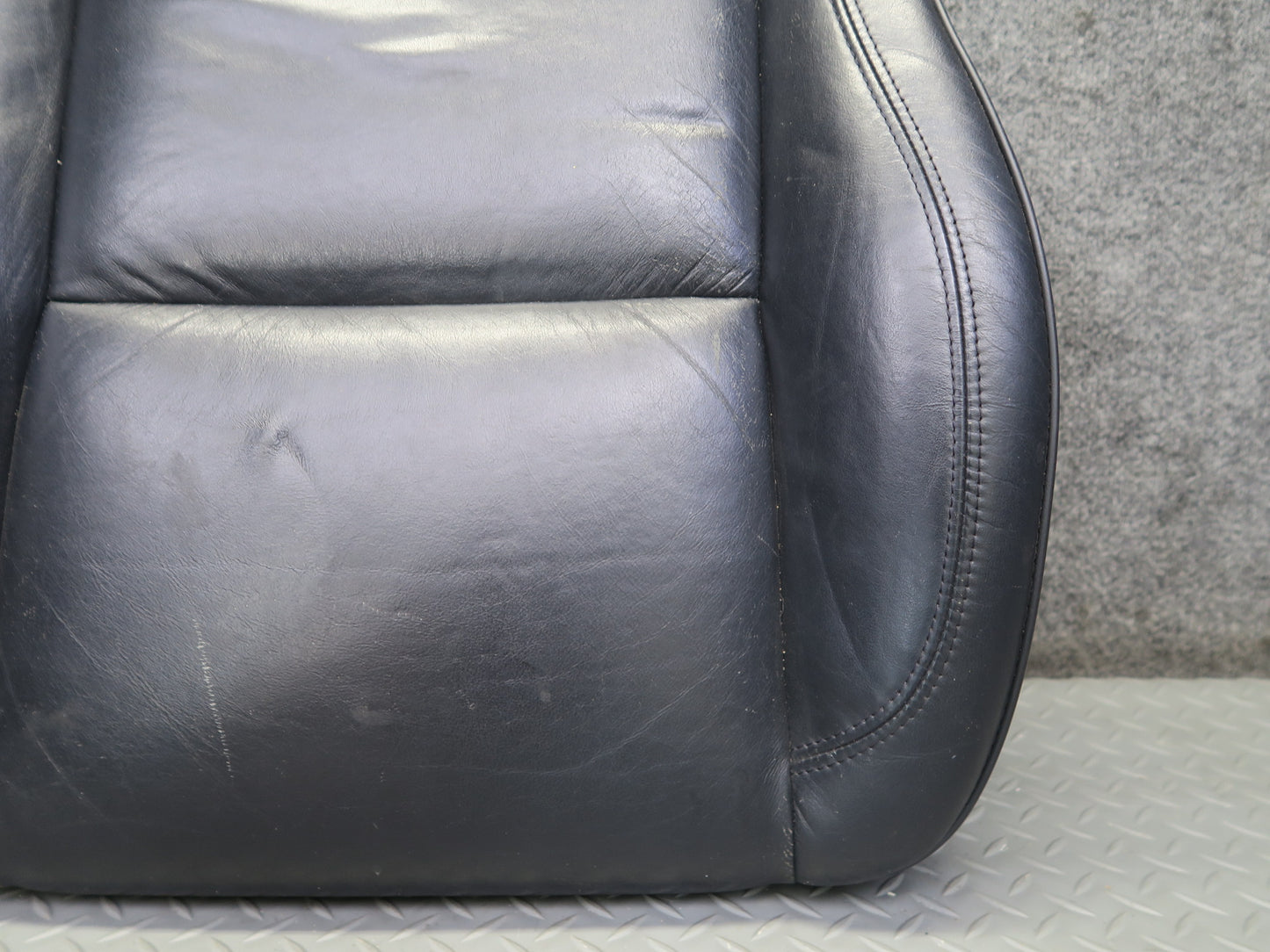 01-02 Lexus UZS160 GS300 GS430 Front Right Seat Lower Leather Cushion Black OEM