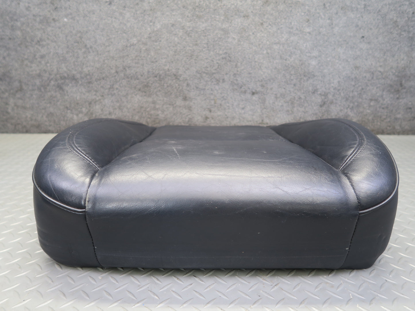 01-02 Lexus UZS160 GS300 GS430 Front Right Seat Lower Leather Cushion Black OEM