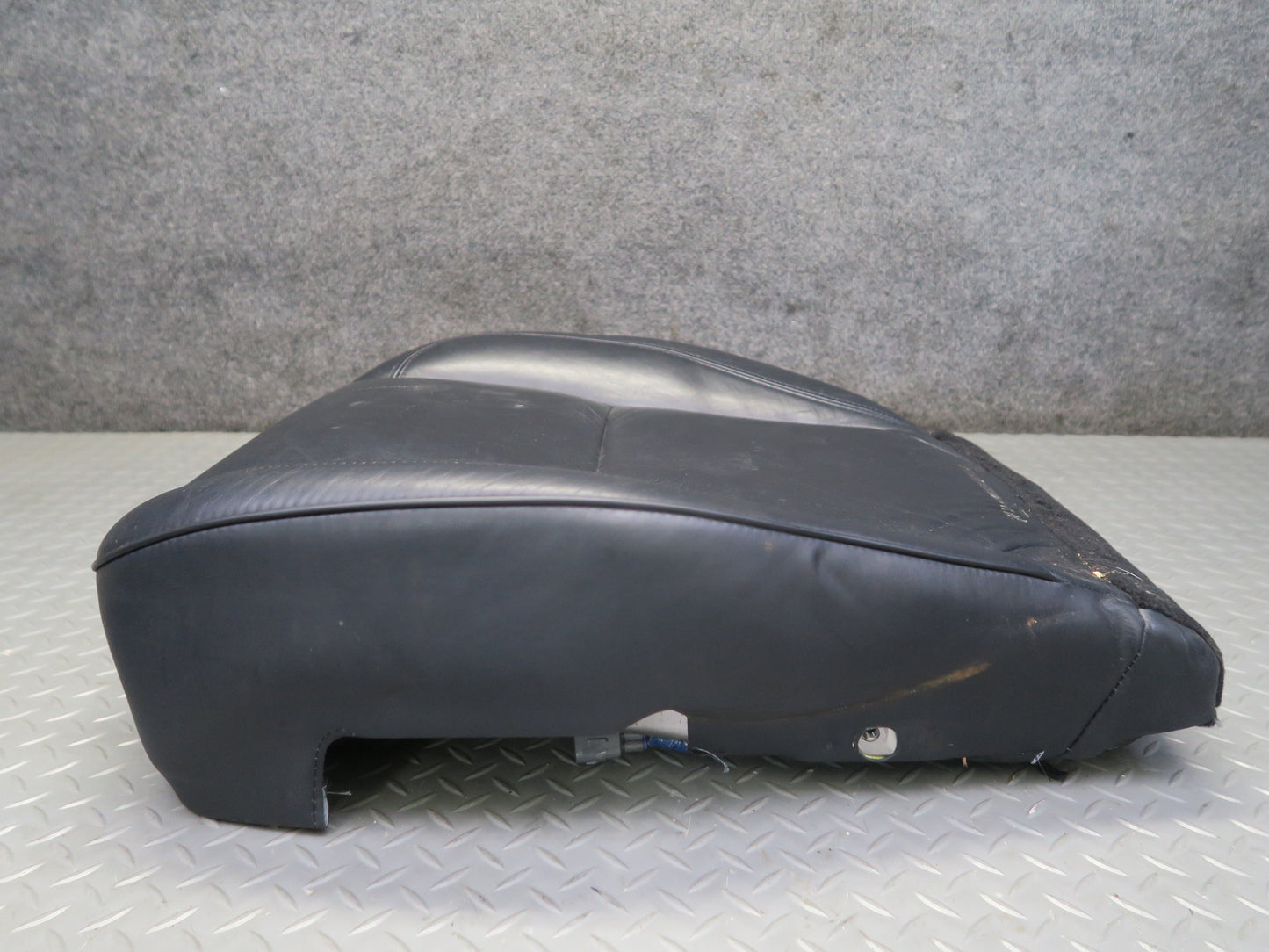 01-02 Lexus UZS160 GS300 GS430 Front Right Seat Lower Leather Cushion Black OEM