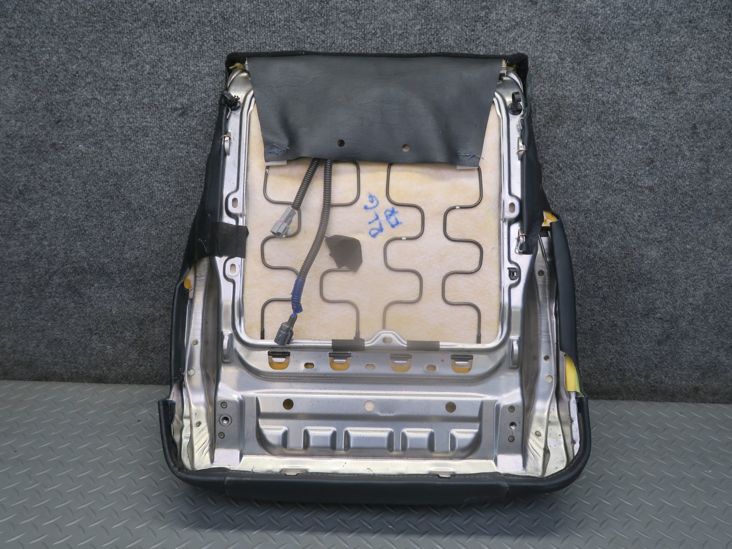 01-02 Lexus UZS160 GS300 GS430 Front Right Seat Lower Leather Cushion Black OEM