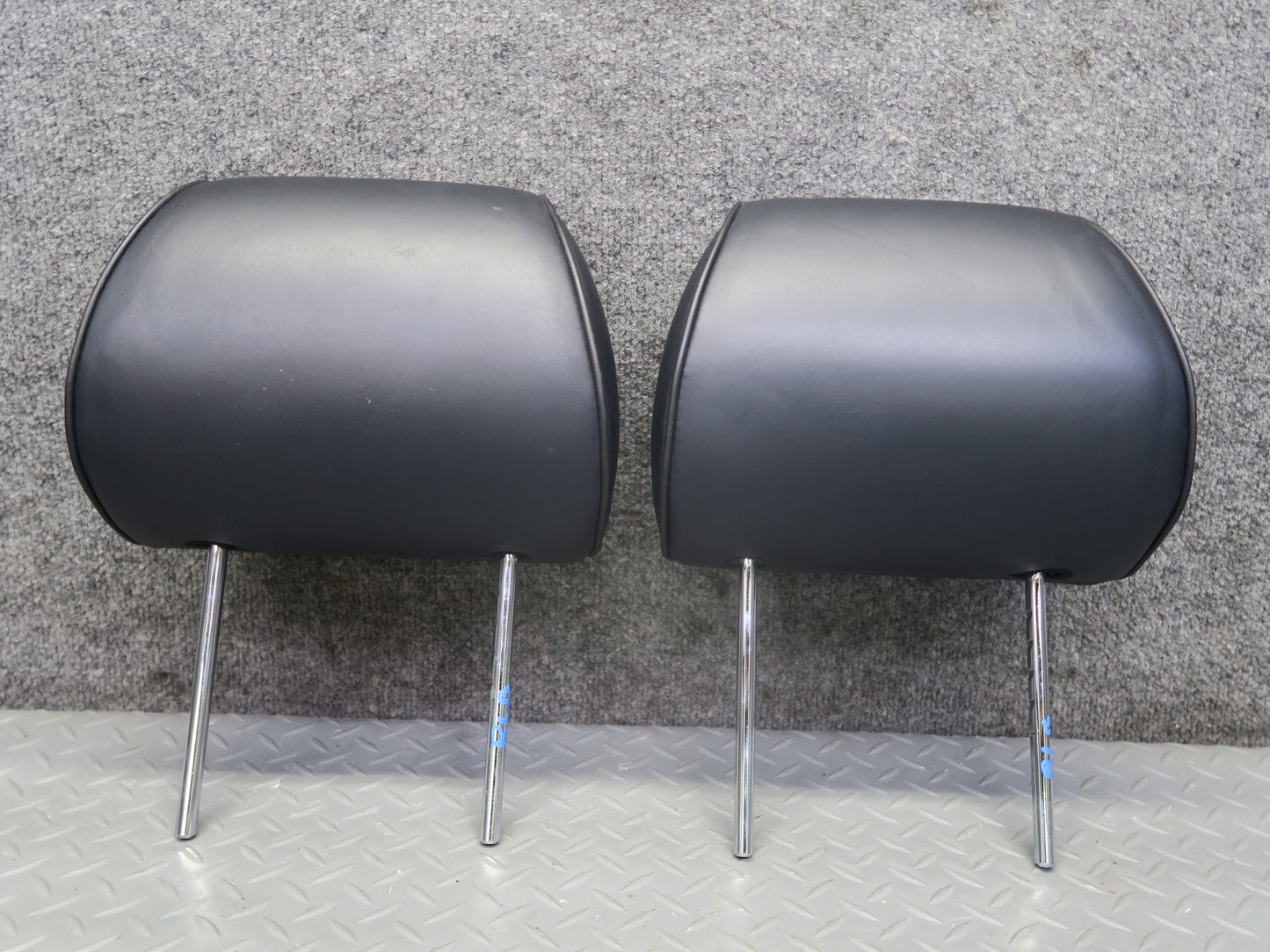 01-02 Lexus UZS160 GS300 GS430 Set of 2 Front Seat Leather Headrest Black OEM