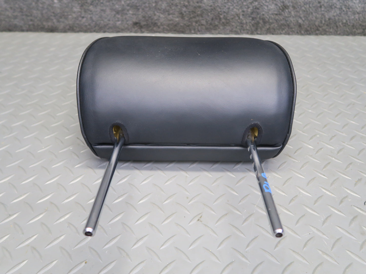 01-02 Lexus UZS160 GS300 GS430 Set of 2 Front Seat Leather Headrest Black OEM