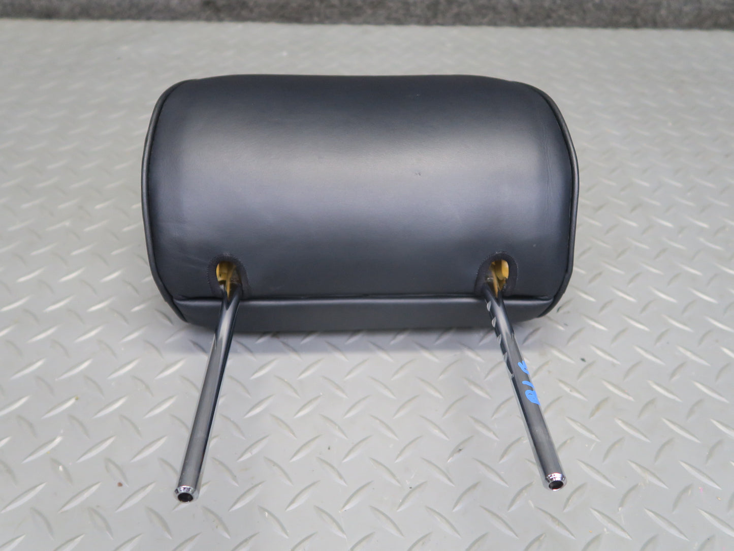 01-02 Lexus UZS160 GS300 GS430 Set of 2 Front Seat Leather Headrest Black OEM