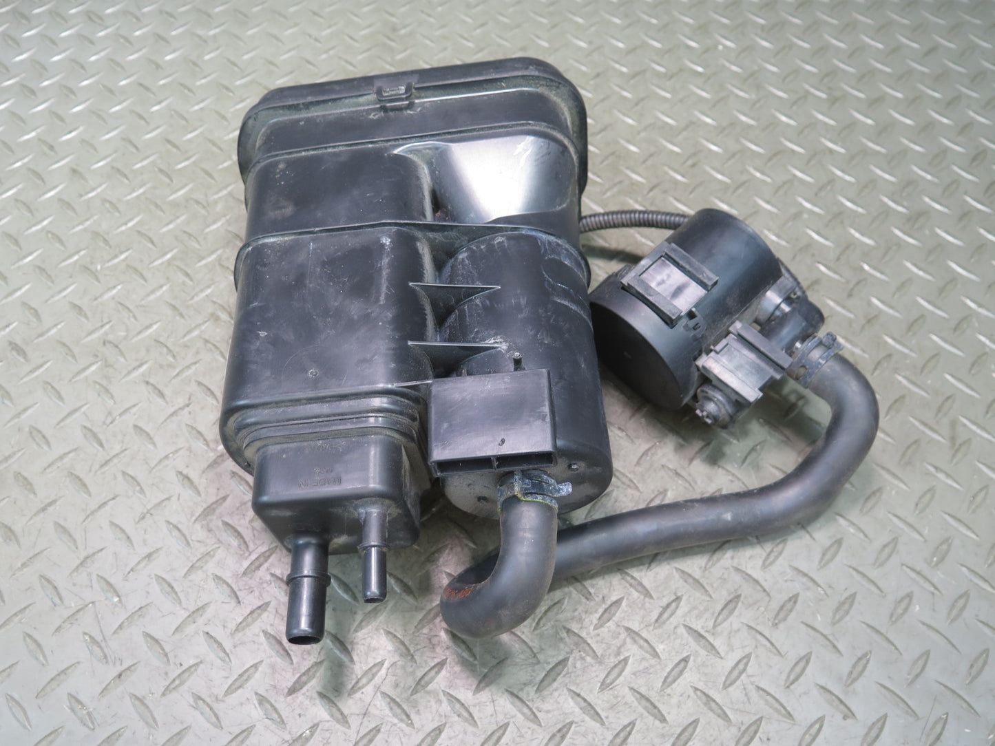 14-19 Chevrolet Corvette C7 Fuel Evap Vapor Charcoal Canister 20958878 OEM