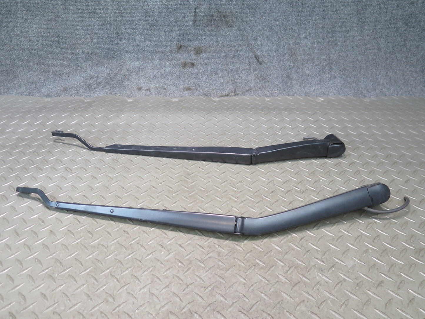 14-19 Chevrolet Corvette C7 Set of 2 Front Left & Right Windshield Wiper Arm OEM