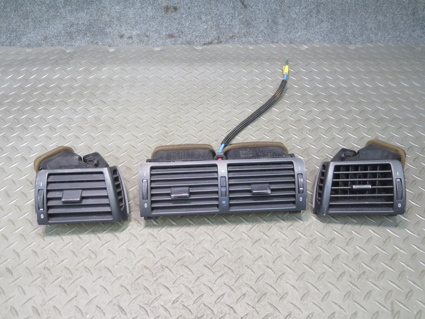 01-06 BMW E46 330ci Set of 3 Dash Front Left Center Right Air Vent Grille OEM