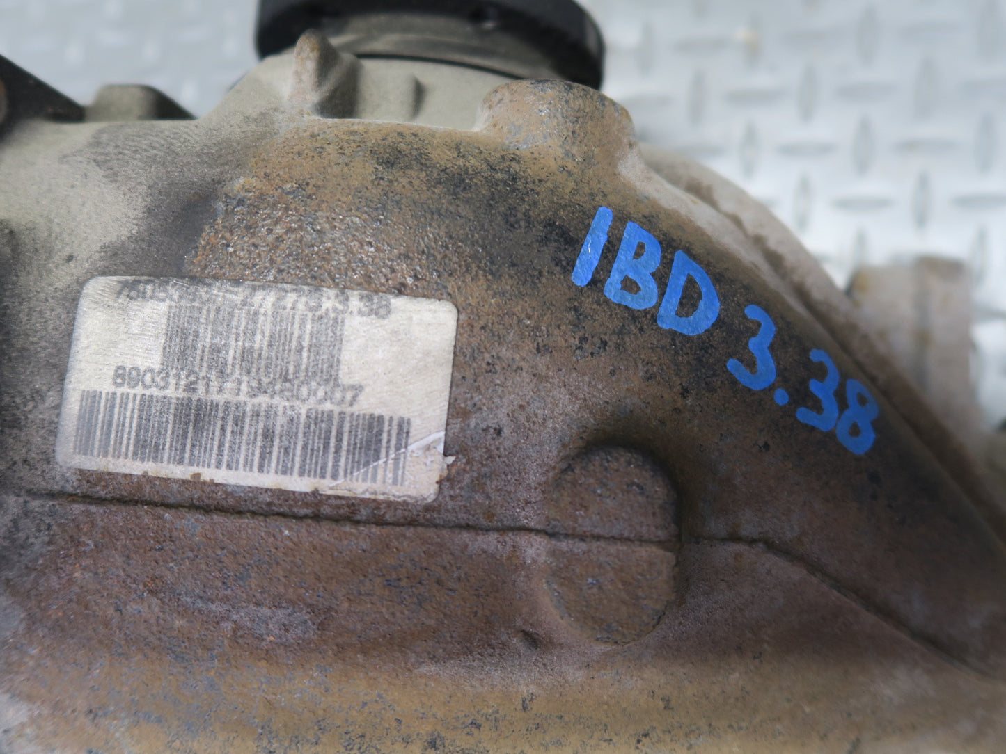 01-06 BMW E46 330i 330Ci A/T Rear Differential Carrier 3.38 Ratio 7505393 OEM