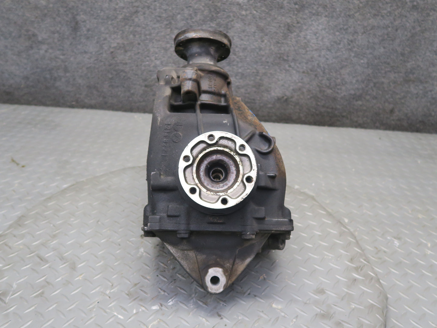 01-06 BMW E46 330i 330Ci A/T Rear Differential Carrier 3.38 Ratio 7505393 OEM