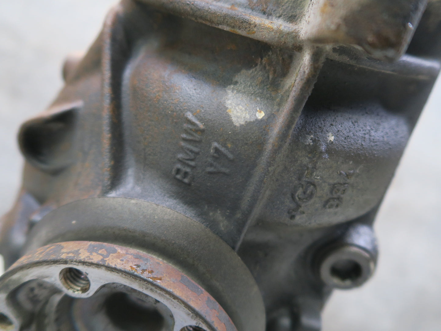 01-06 BMW E46 330i 330Ci A/T Rear Differential Carrier 3.38 Ratio 7505393 OEM