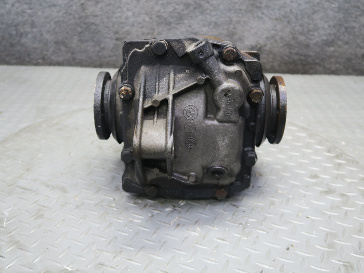 01-06 BMW E46 330i 330Ci A/T Rear Differential Carrier 3.38 Ratio 7505393 OEM