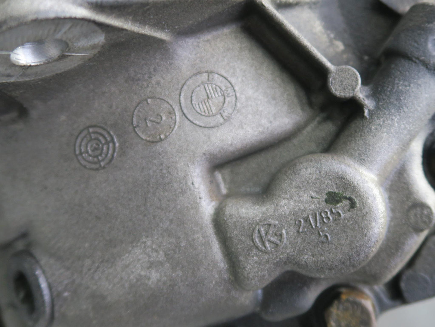 01-06 BMW E46 330i 330Ci A/T Rear Differential Carrier 3.38 Ratio 7505393 OEM