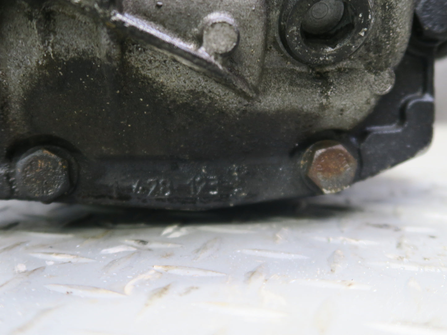 01-06 BMW E46 330i 330Ci A/T Rear Differential Carrier 3.38 Ratio 7505393 OEM