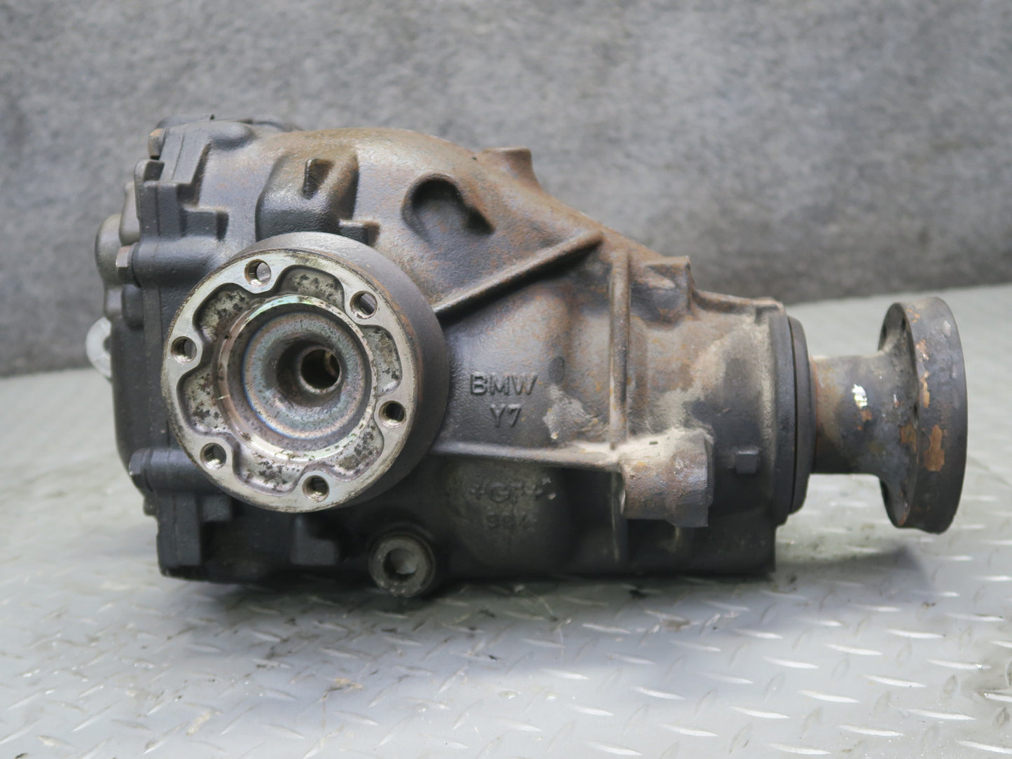 01-06 BMW E46 330i 330Ci A/T Rear Differential Carrier 3.38 Ratio 7505393 OEM