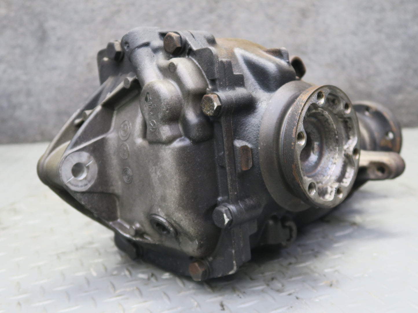 01-06 BMW E46 330i 330Ci A/T Rear Differential Carrier 3.38 Ratio 7505393 OEM