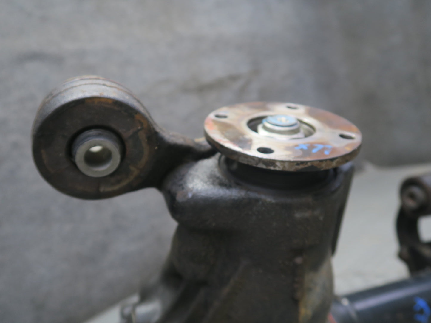 2003-2007 Lexus UZJ100L LX470 Front Differential Carrier 4.10 Ratio