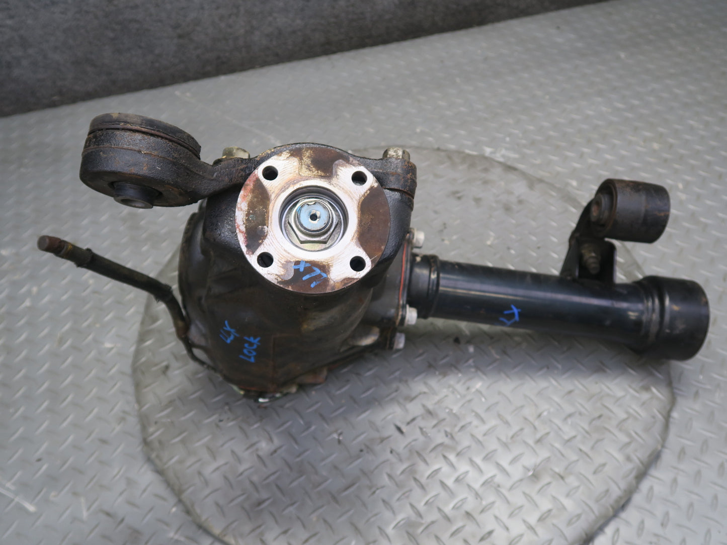 2003-2007 Lexus UZJ100L LX470 Front Differential Carrier 4.10 Ratio