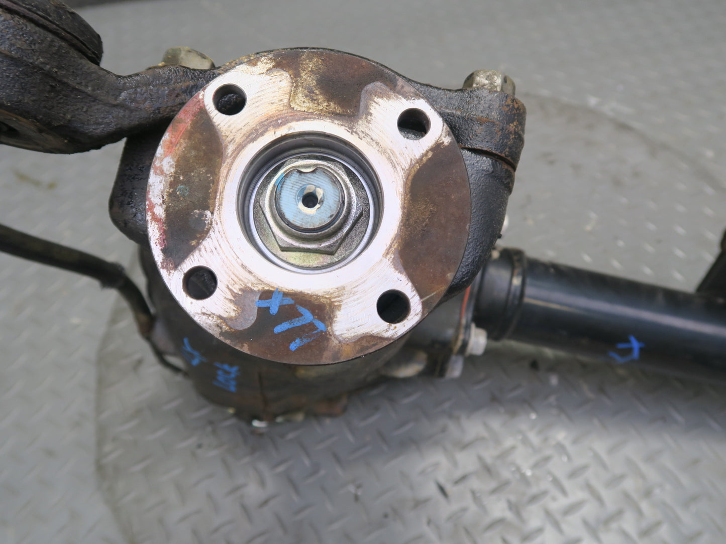 2003-2007 Lexus UZJ100L LX470 Front Differential Carrier 4.10 Ratio