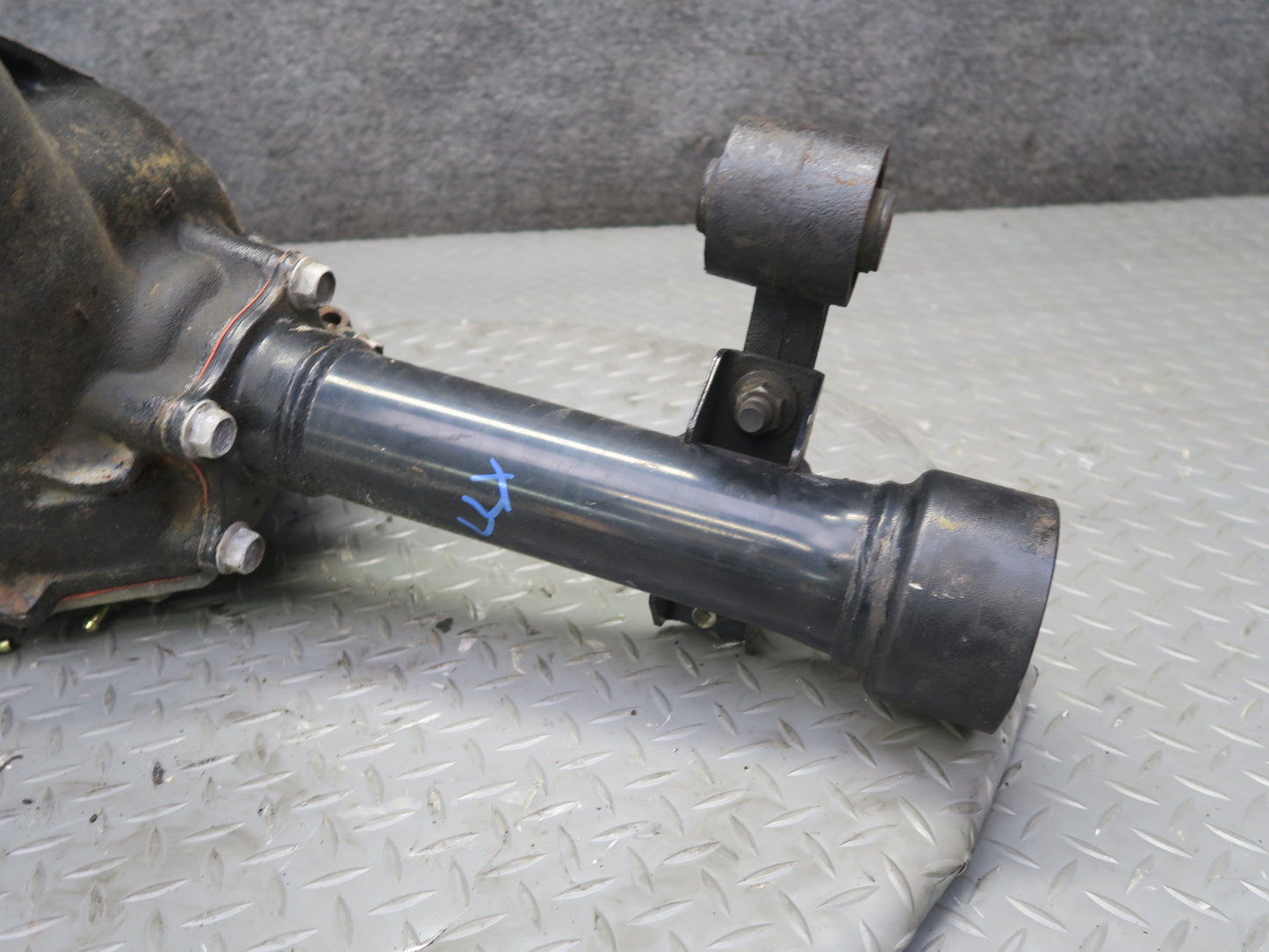 2003-2007 Lexus UZJ100L LX470 Front Differential Carrier 4.10 Ratio