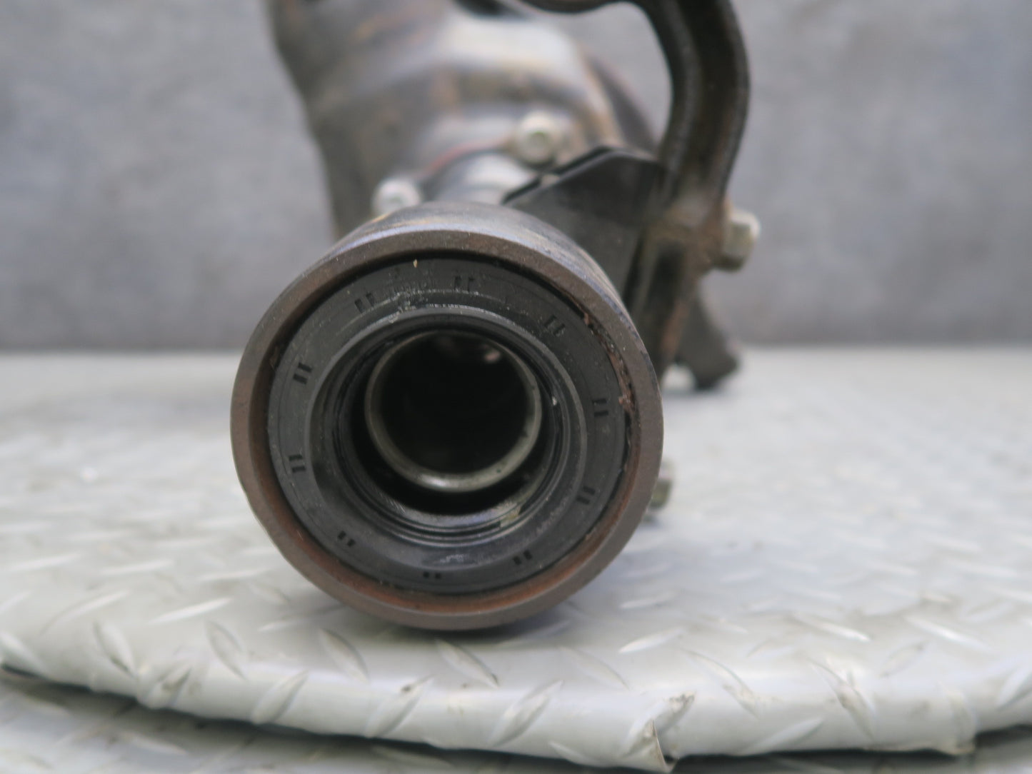 2003-2007 Lexus UZJ100L LX470 Front Differential Carrier 4.10 Ratio