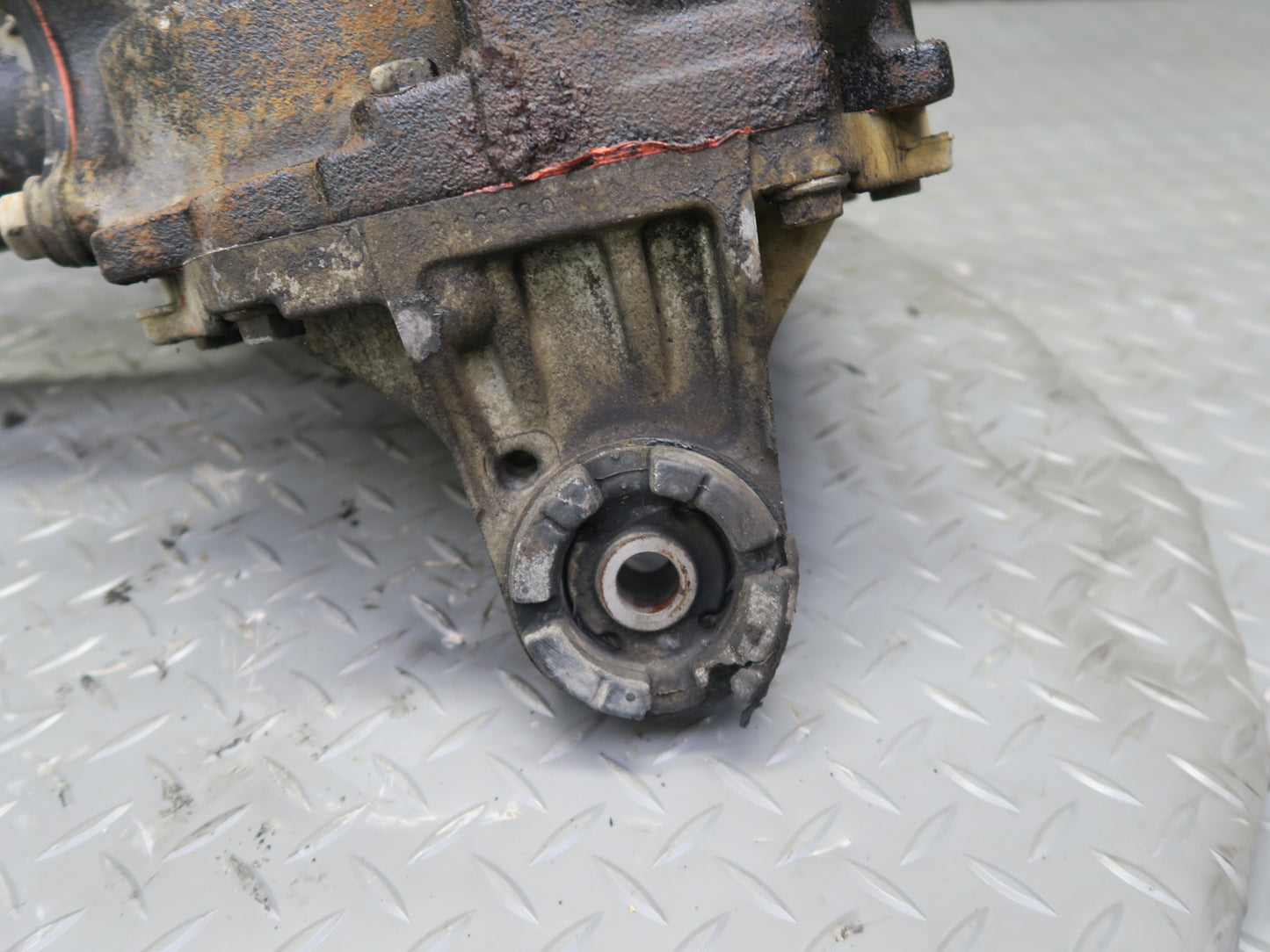 2003-2007 Lexus UZJ100L LX470 Front Differential Carrier 4.10 Ratio