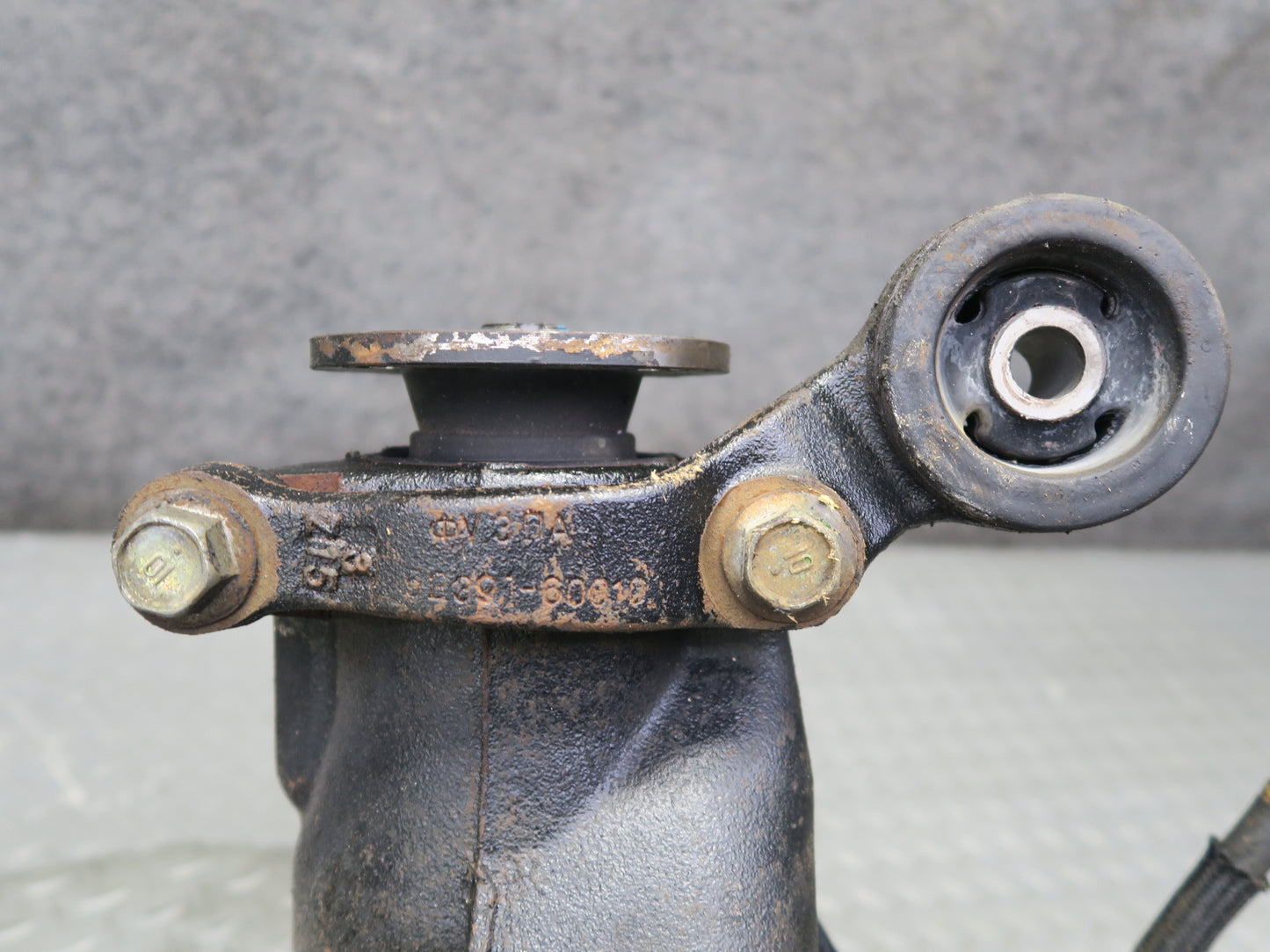 2003-2007 Lexus UZJ100L LX470 Front Differential Carrier 4.10 Ratio
