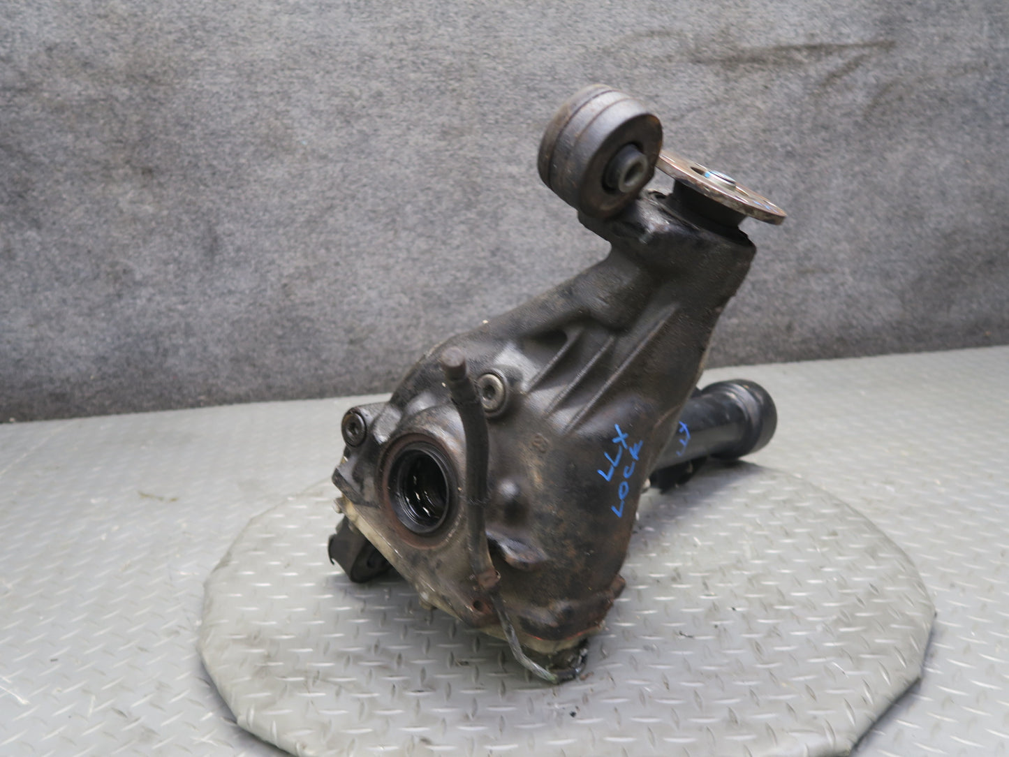 2003-2007 Lexus UZJ100L LX470 Front Differential Carrier 4.10 Ratio
