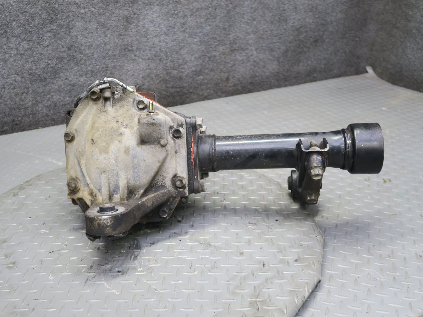 2003-2007 Lexus UZJ100L LX470 Front Differential Carrier 4.10 Ratio
