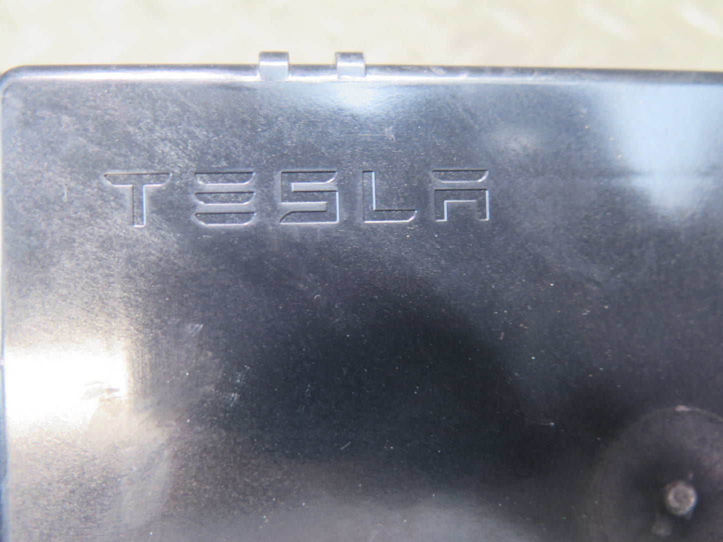 2016-2019 Tesla Model S 75D Air Suspension Control Module Unit