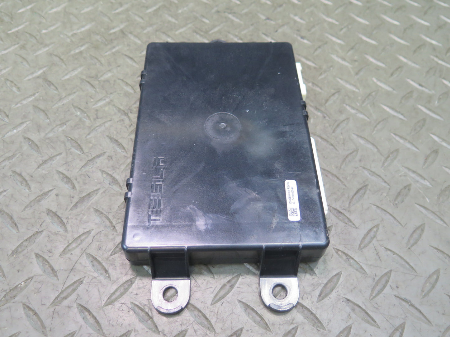 2016-2019 Tesla Model S 75D Air Suspension Control Module Unit