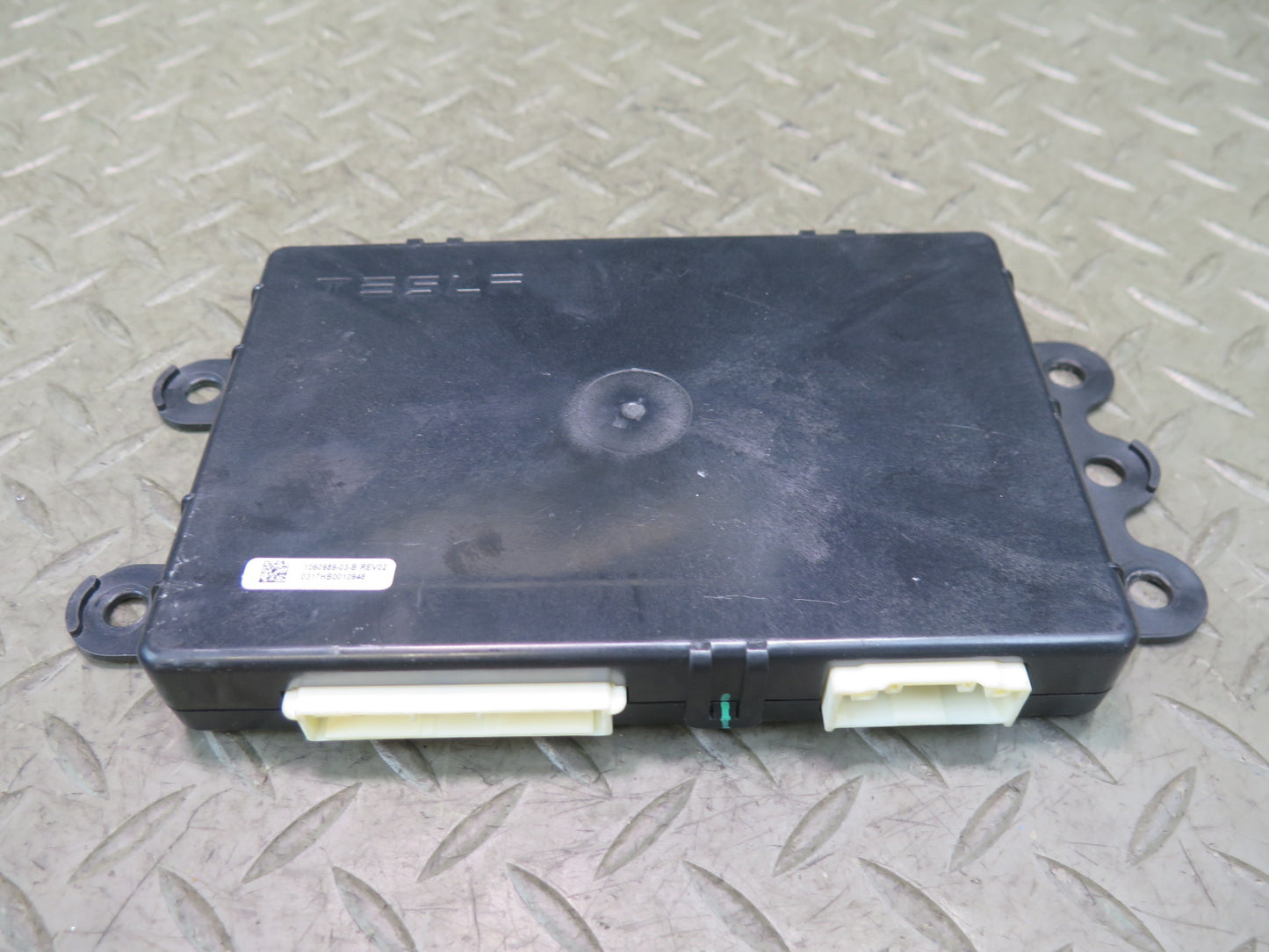 2016-2019 Tesla Model S 75D Air Suspension Control Module Unit
