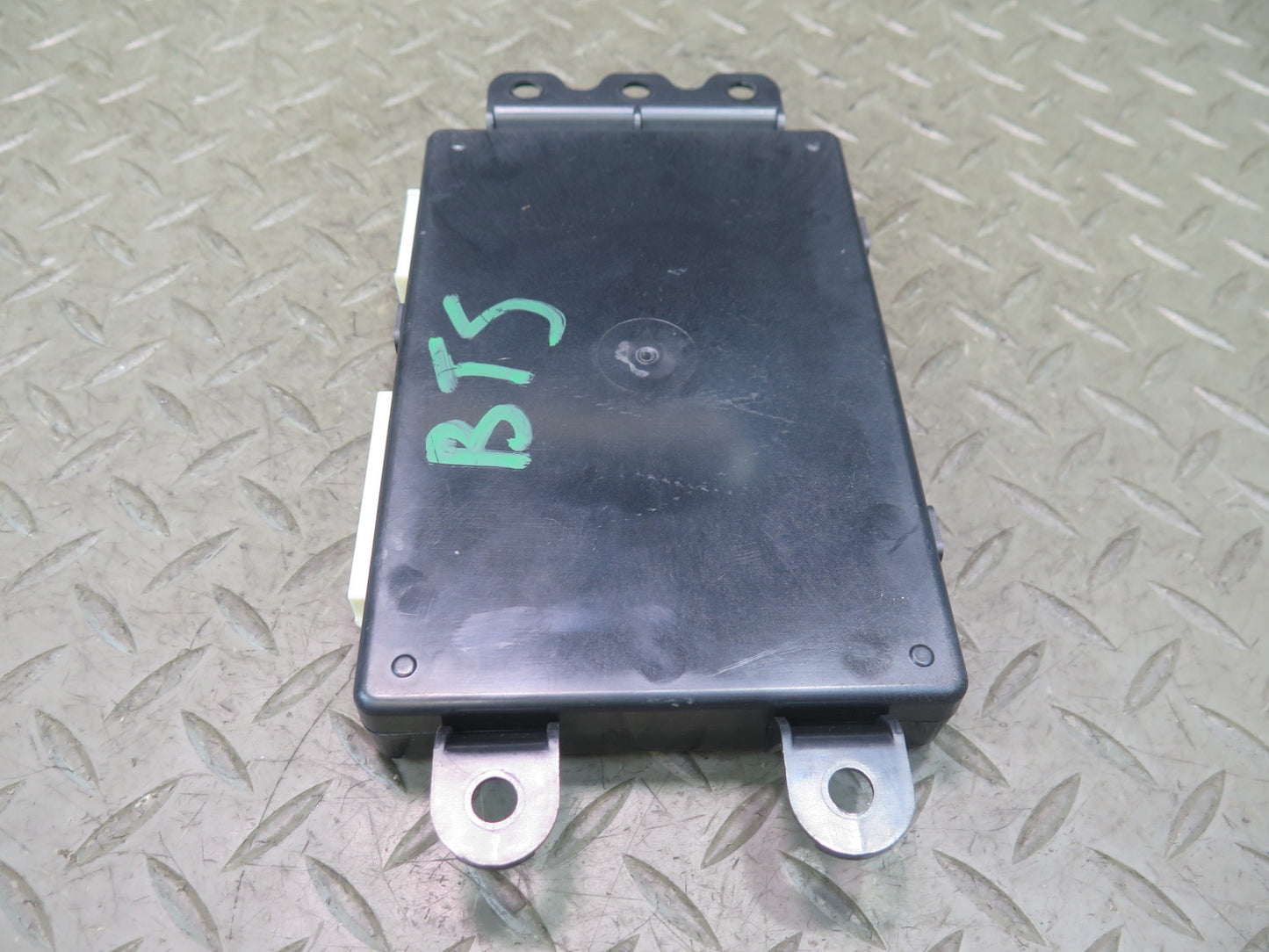 2016-2019 Tesla Model S 75D Air Suspension Control Module Unit