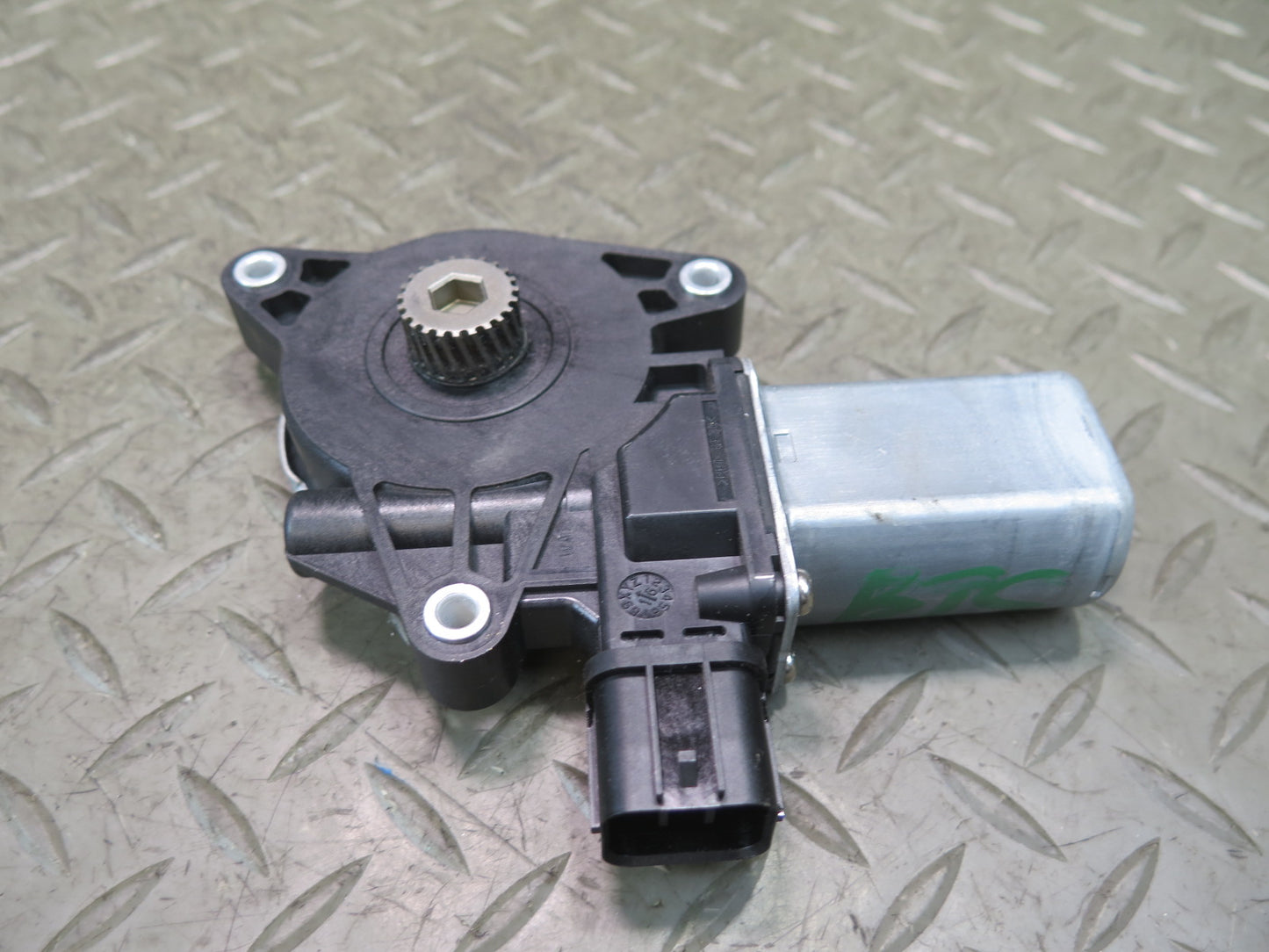 2016-2019 Tesla Model S 75D Sunroof Panoramic Roof Drive Motor