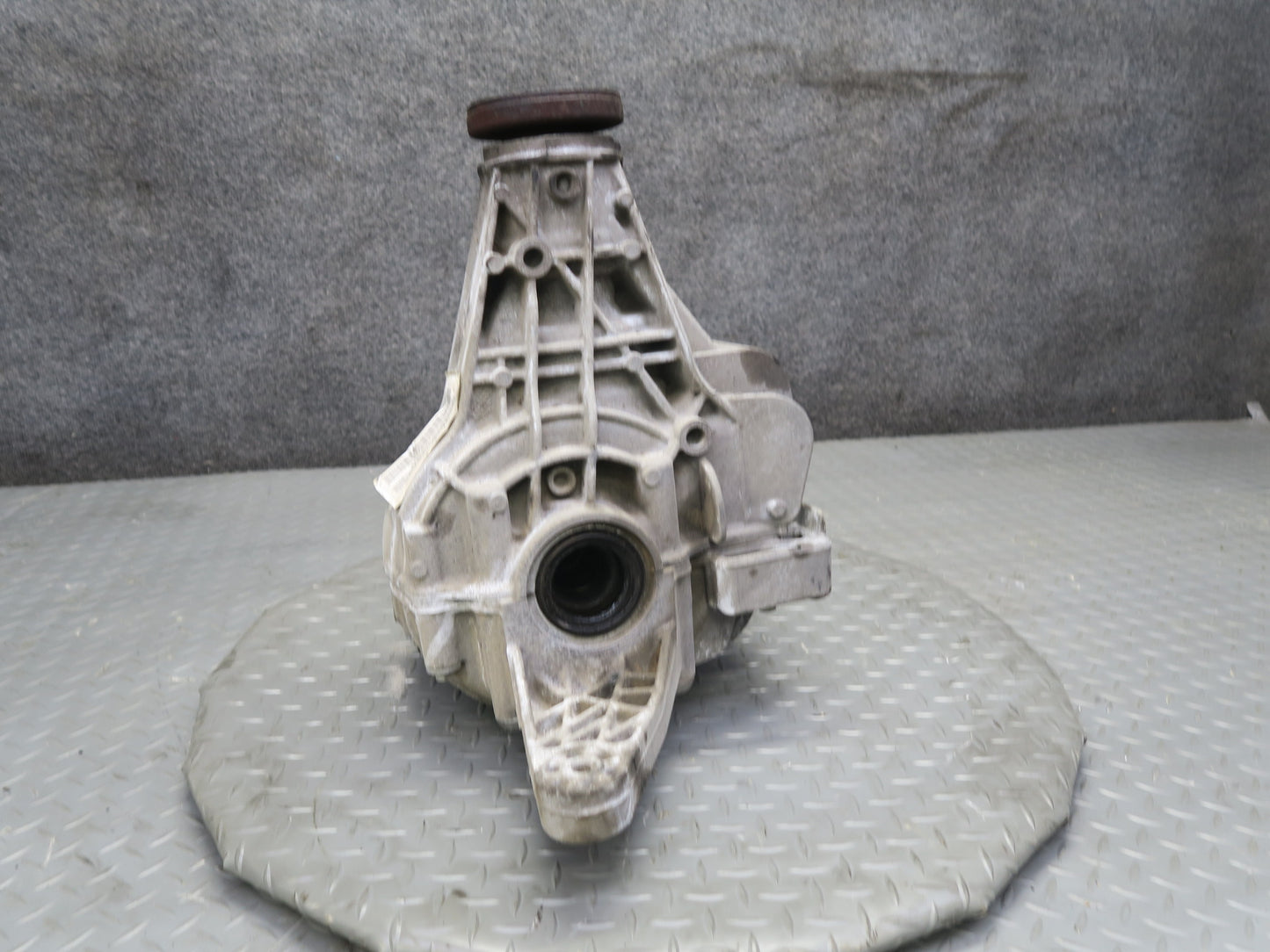 2015-2017 Porsche Macan Turbo 3.6L AWD Rear Axle Differential Carrier 95B525015E