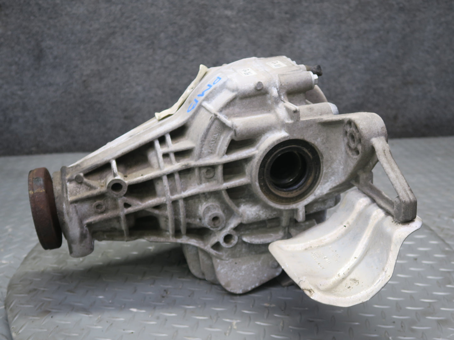 2015-2017 Porsche Macan Turbo 3.6L AWD Rear Axle Differential Carrier 95B525015E