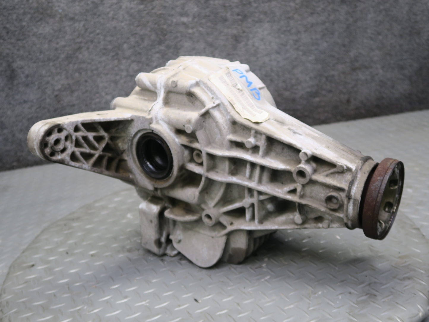 2015-2017 Porsche Macan Turbo 3.6L AWD Rear Axle Differential Carrier 95B525015E