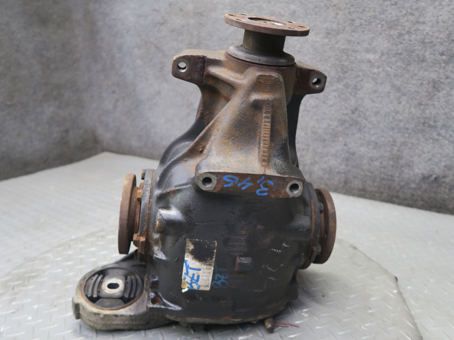 01-02 BMW E36/7 Z3 3.0L M54 A/T Rear Differential Carrier LSD 3.46 Ratio OEM