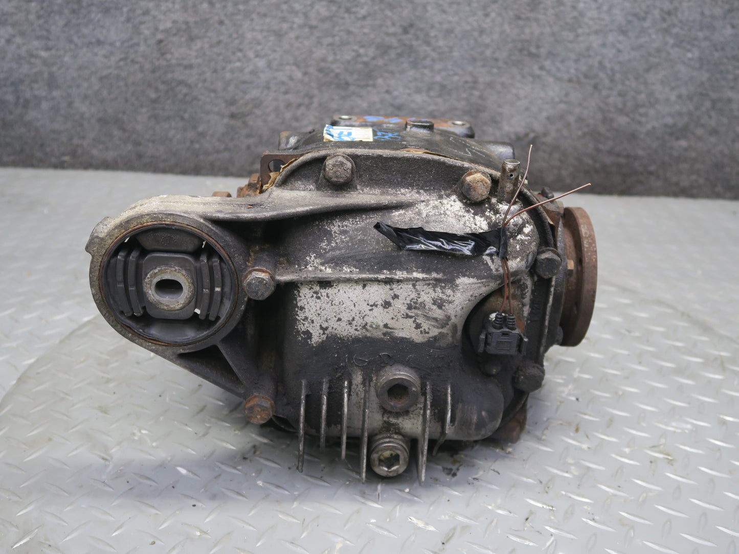 01-02 BMW E36/7 Z3 3.0L M54 A/T Rear Differential Carrier LSD 3.46 Ratio OEM