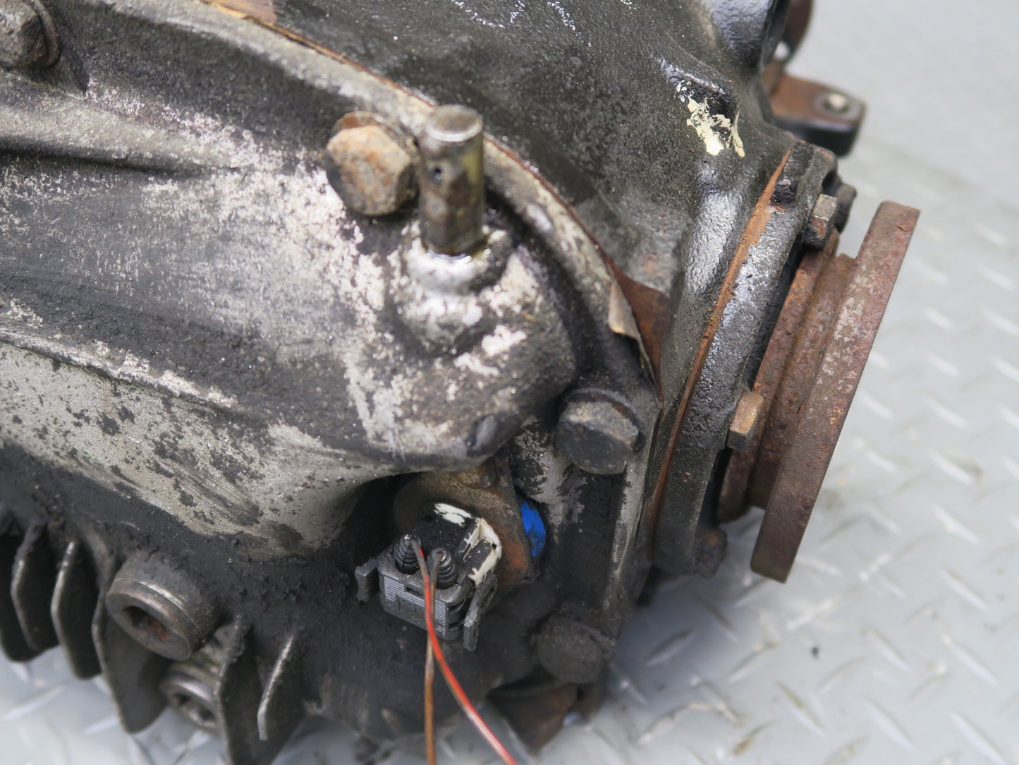 01-02 BMW E36/7 Z3 3.0L M54 A/T Rear Differential Carrier LSD 3.46 Ratio OEM