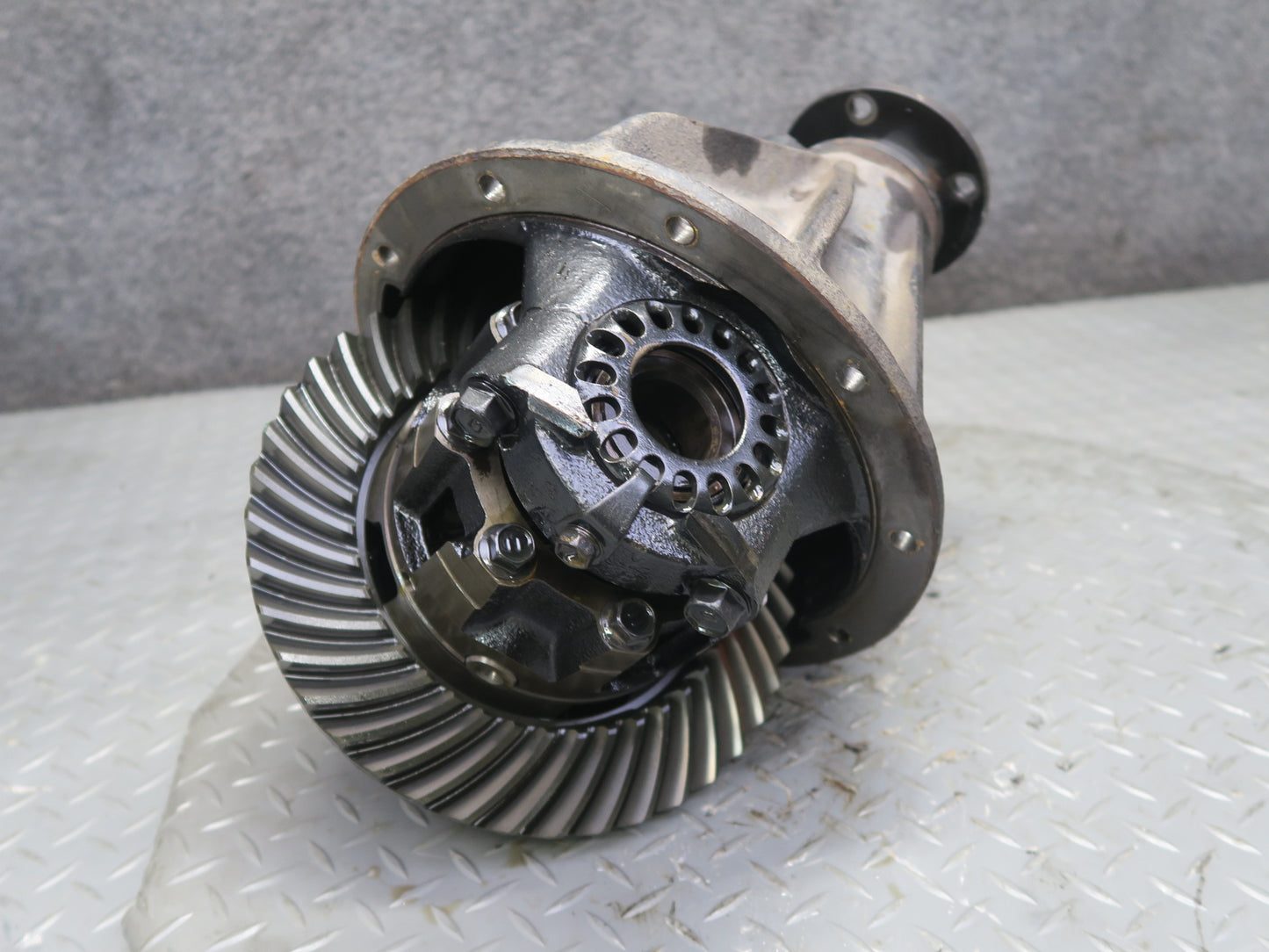 2003-2007 Lexus UZJ100L LX470 Rear Differential Axle Carrier 4.10 Ratio