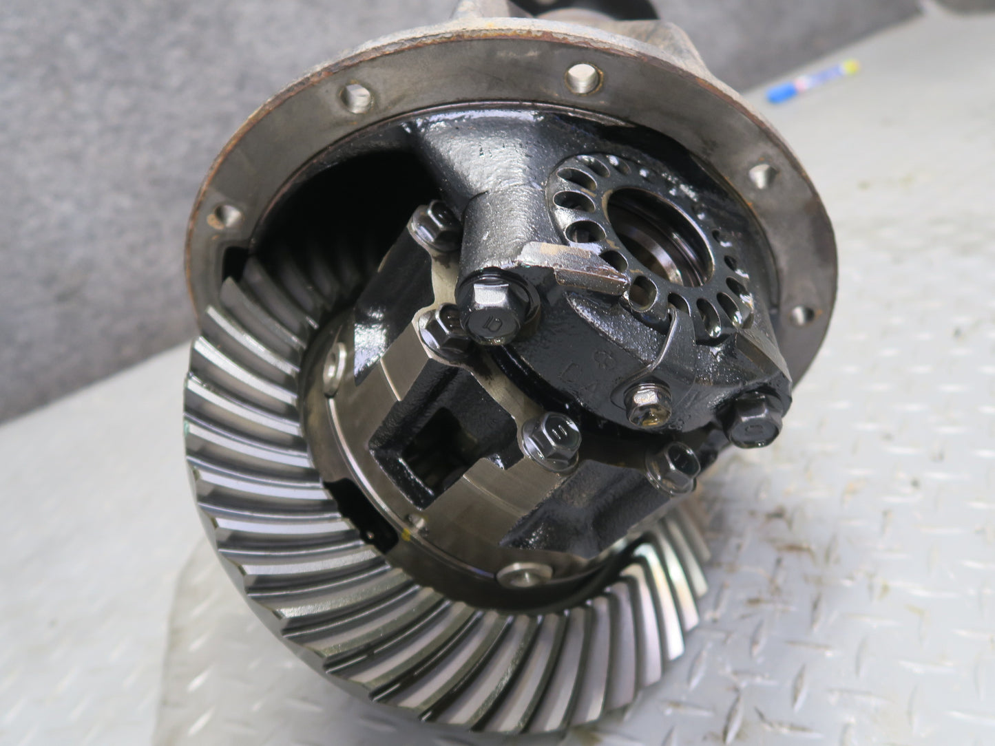 2003-2007 Lexus UZJ100L LX470 Rear Differential Axle Carrier 4.10 Ratio