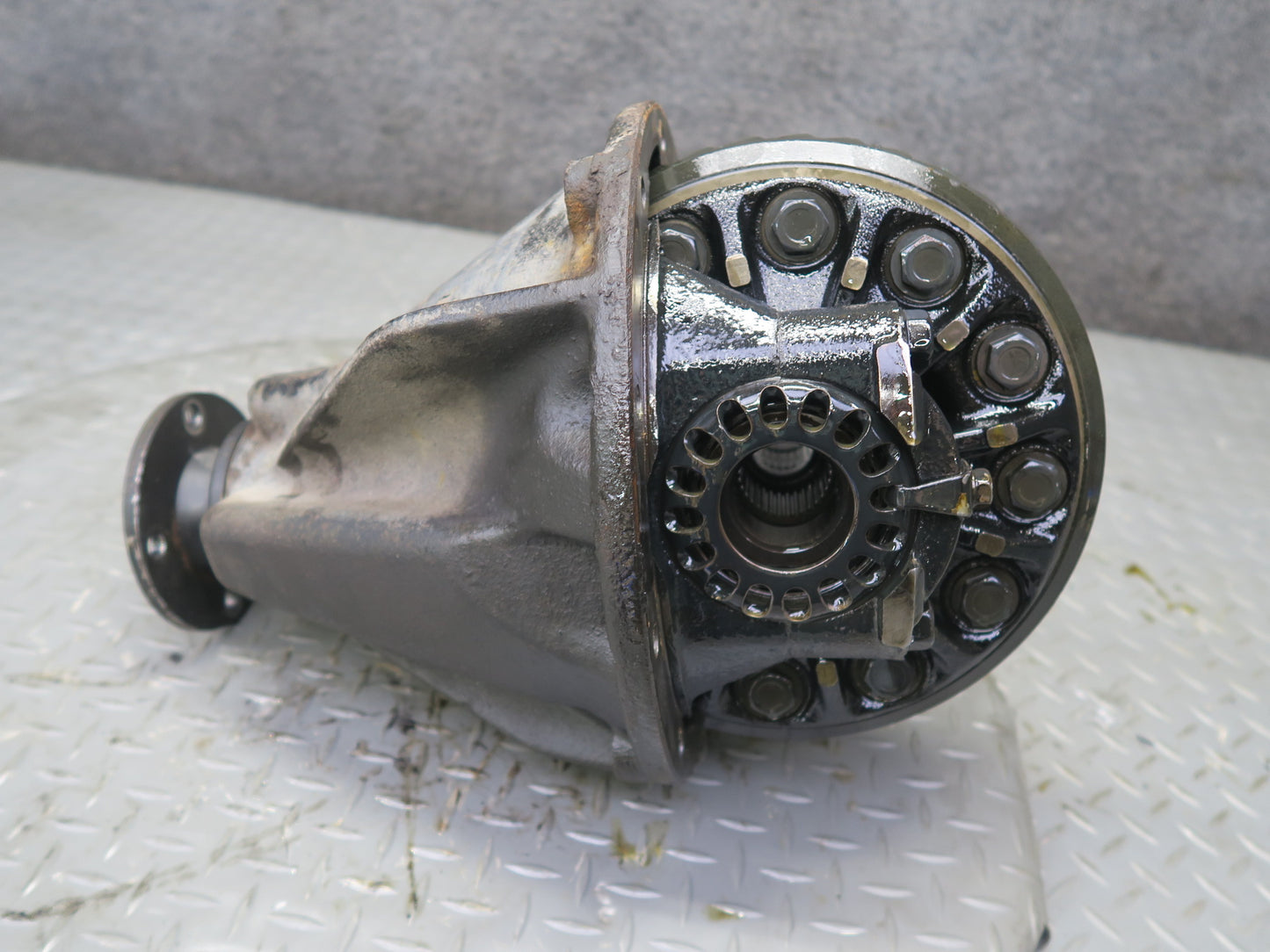 2003-2007 Lexus UZJ100L LX470 Rear Differential Axle Carrier 4.10 Ratio