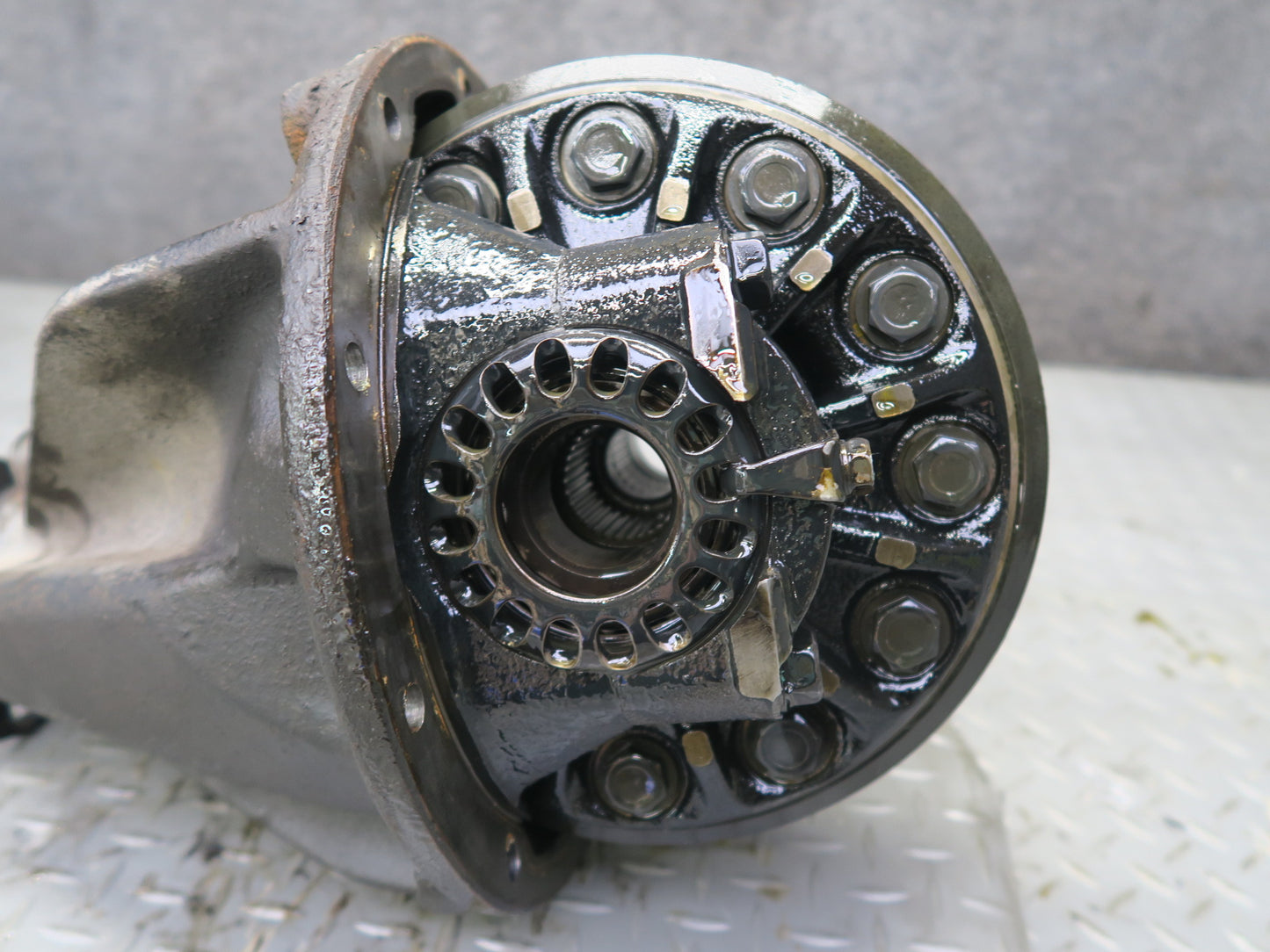 2003-2007 Lexus UZJ100L LX470 Rear Differential Axle Carrier 4.10 Ratio