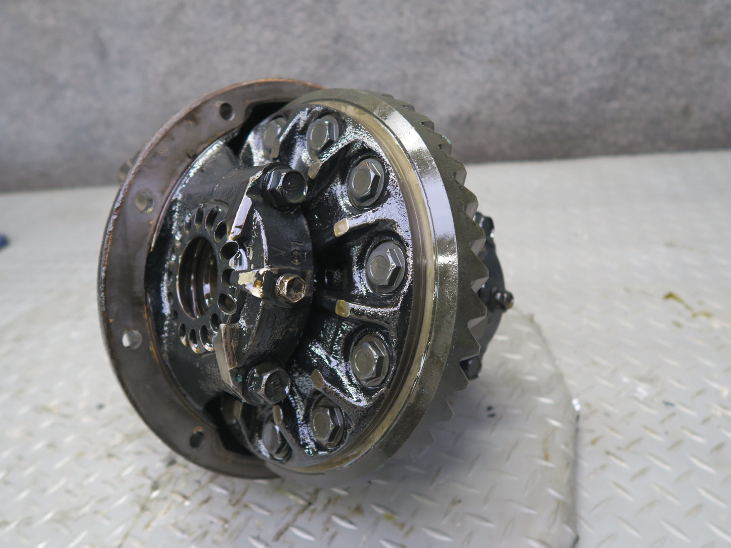 2003-2007 Lexus UZJ100L LX470 Rear Differential Axle Carrier 4.10 Ratio