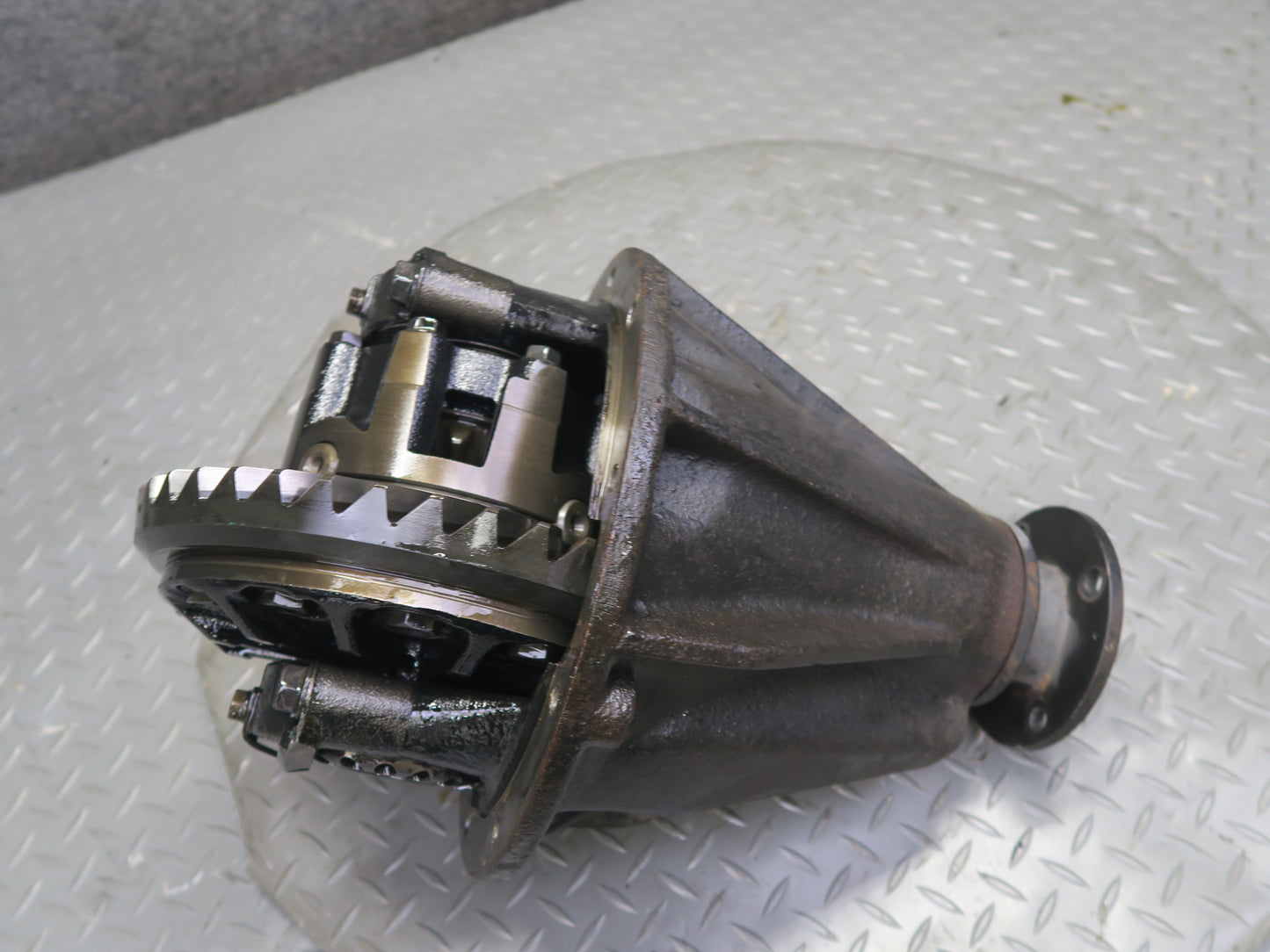 2003-2007 Lexus UZJ100L LX470 Rear Differential Axle Carrier 4.10 Ratio