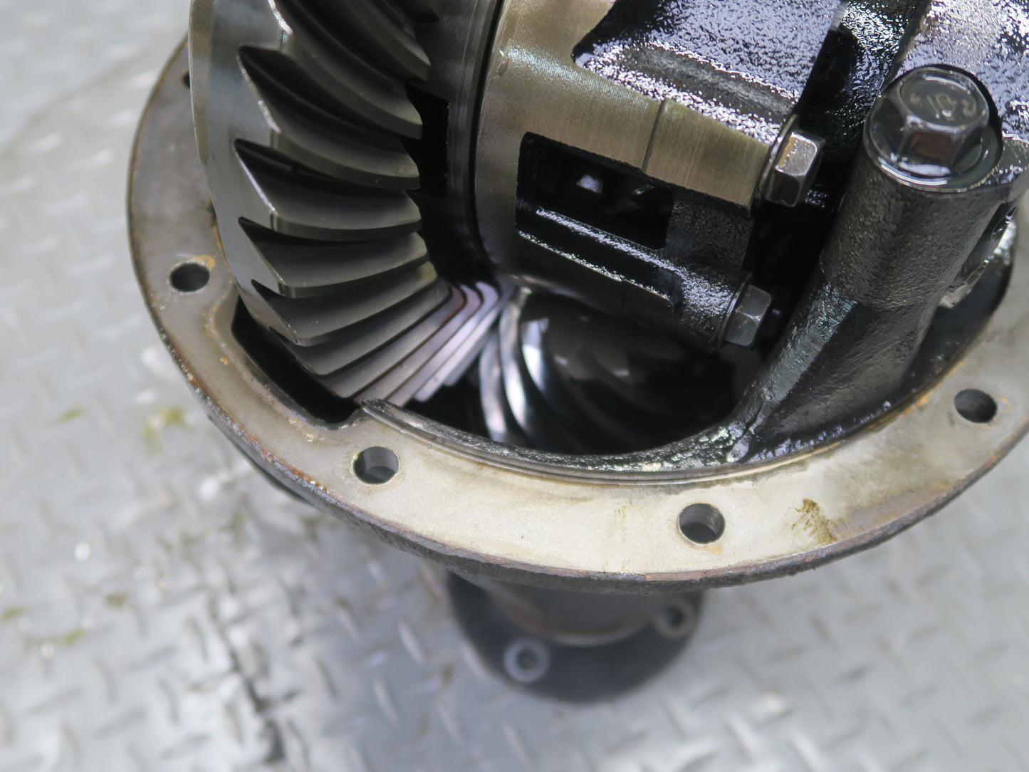 2003-2007 Lexus UZJ100L LX470 Rear Differential Axle Carrier 4.10 Ratio