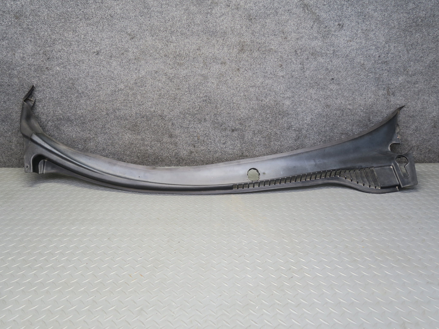 05-07 Chevrolet Corvette C6 Front Windshield Air Vent Cowl Trim Panel OEM