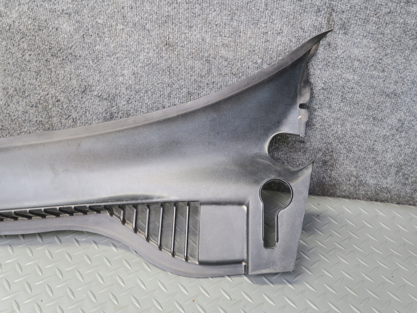 05-07 Chevrolet Corvette C6 Front Windshield Air Vent Cowl Trim Panel OEM
