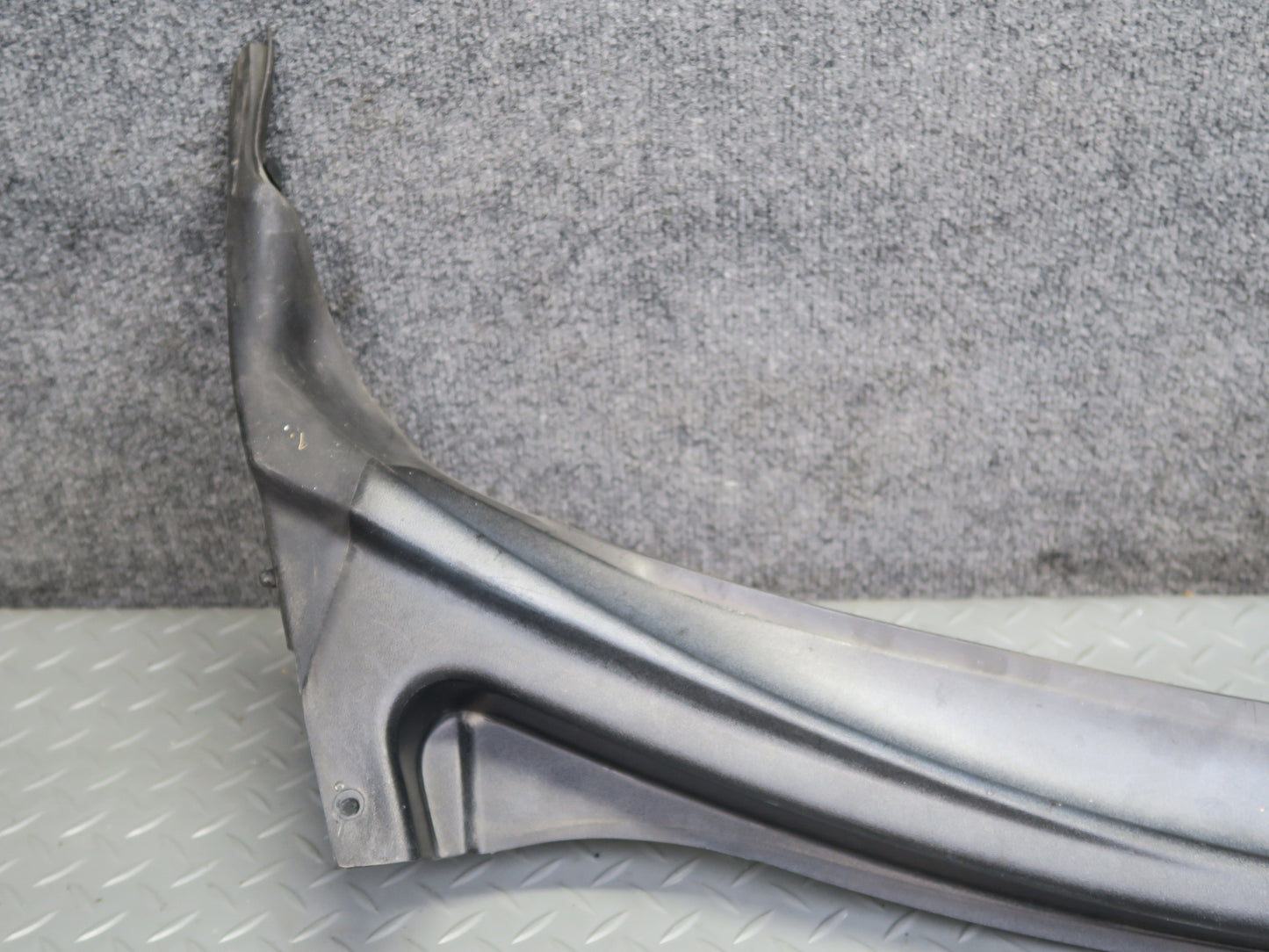 05-07 Chevrolet Corvette C6 Front Windshield Air Vent Cowl Trim Panel OEM