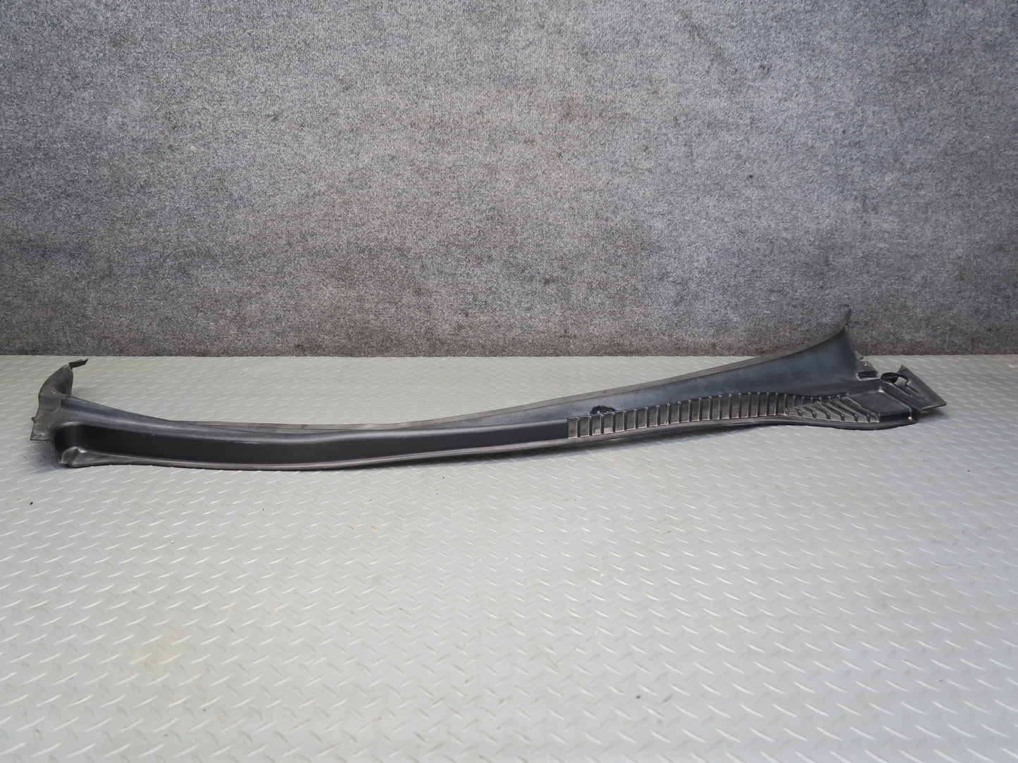 05-07 Chevrolet Corvette C6 Front Windshield Air Vent Cowl Trim Panel OEM
