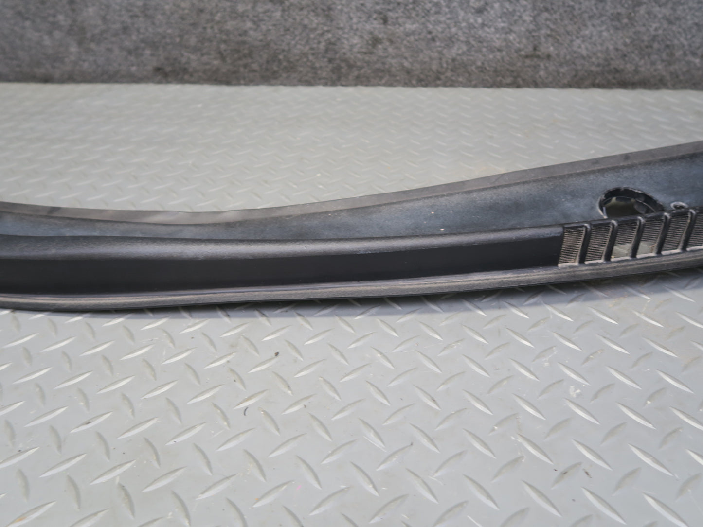 05-07 Chevrolet Corvette C6 Front Windshield Air Vent Cowl Trim Panel OEM